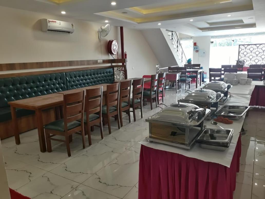 Hotel Wisteria -Main Highway Hotel Zirakpur Buitenkant foto