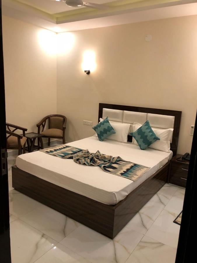 Hotel Wisteria -Main Highway Hotel Zirakpur Buitenkant foto