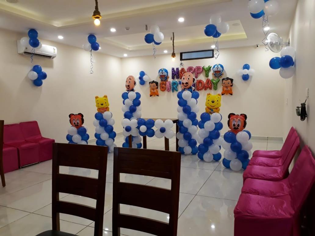 Hotel Wisteria -Main Highway Hotel Zirakpur Buitenkant foto