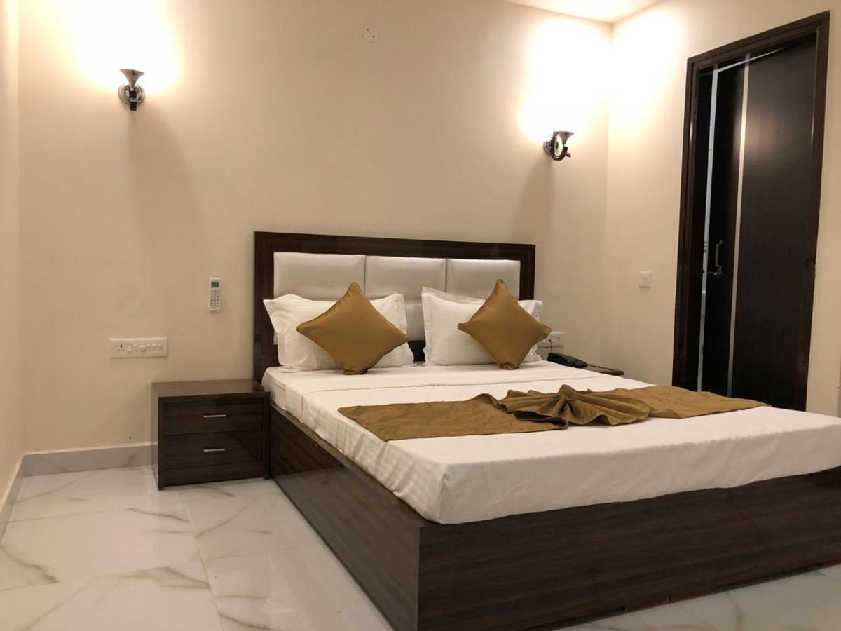 Hotel Wisteria -Main Highway Hotel Zirakpur Buitenkant foto