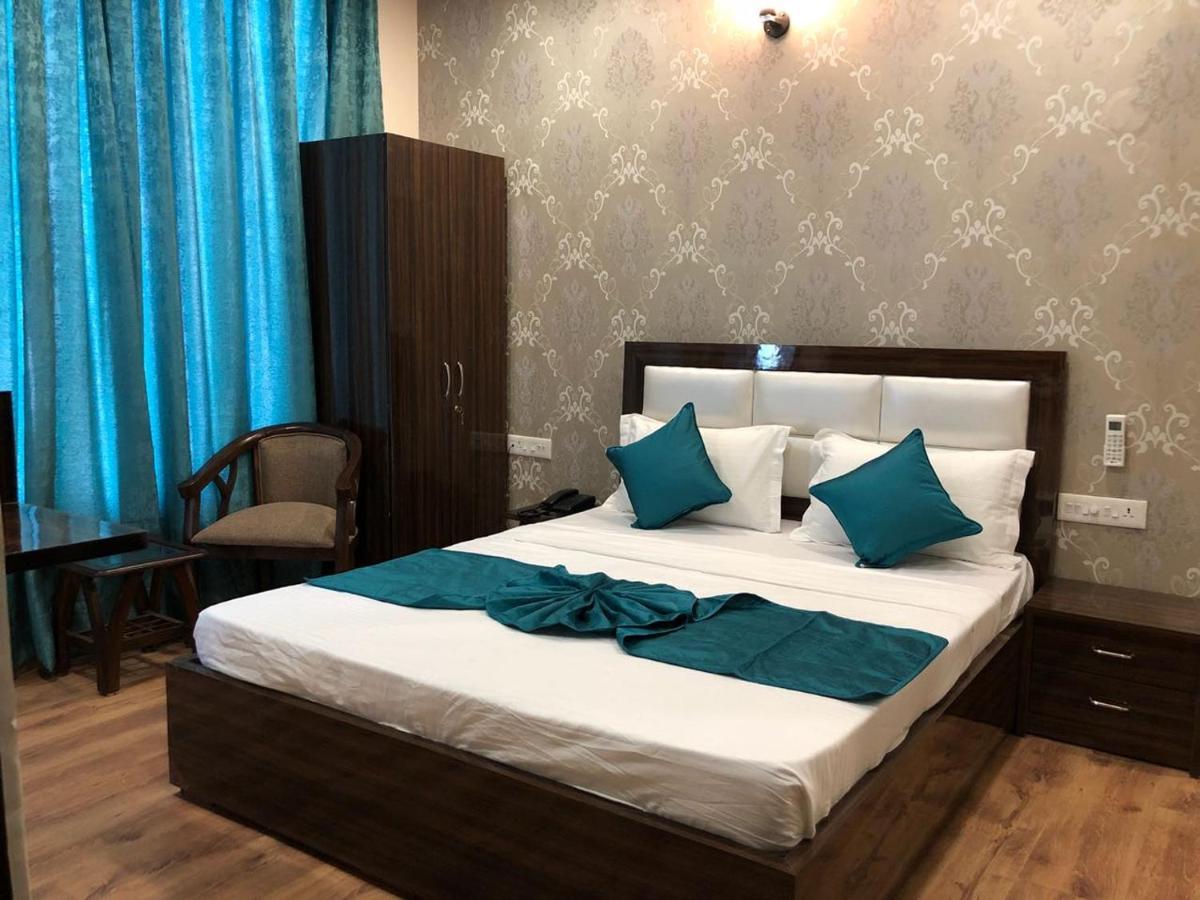 Hotel Wisteria -Main Highway Hotel Zirakpur Buitenkant foto