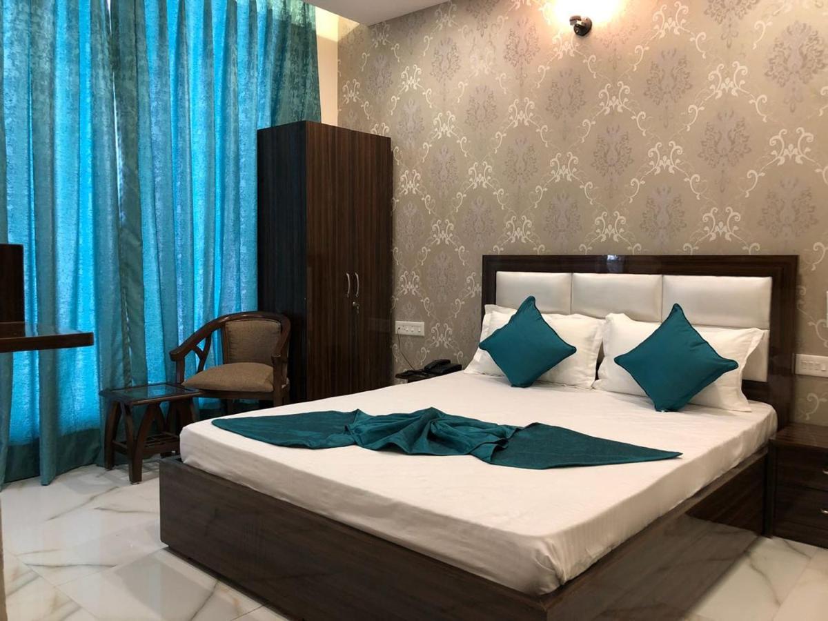 Hotel Wisteria -Main Highway Hotel Zirakpur Buitenkant foto