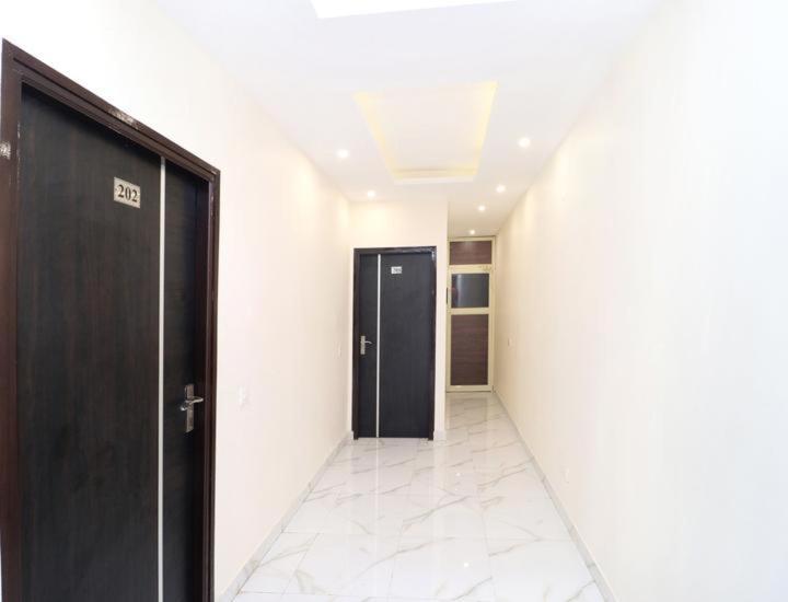 Hotel Wisteria -Main Highway Hotel Zirakpur Buitenkant foto