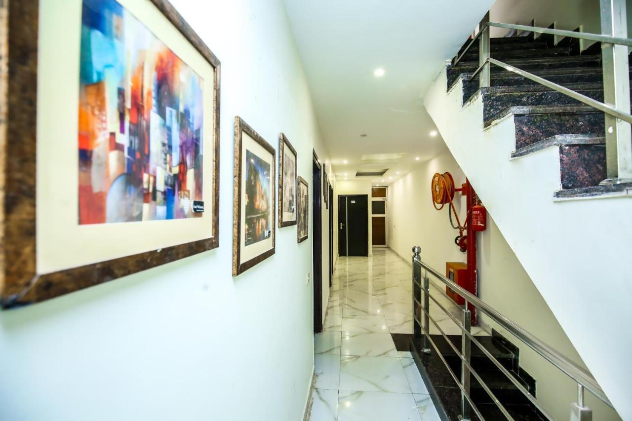 Hotel Wisteria -Main Highway Hotel Zirakpur Buitenkant foto