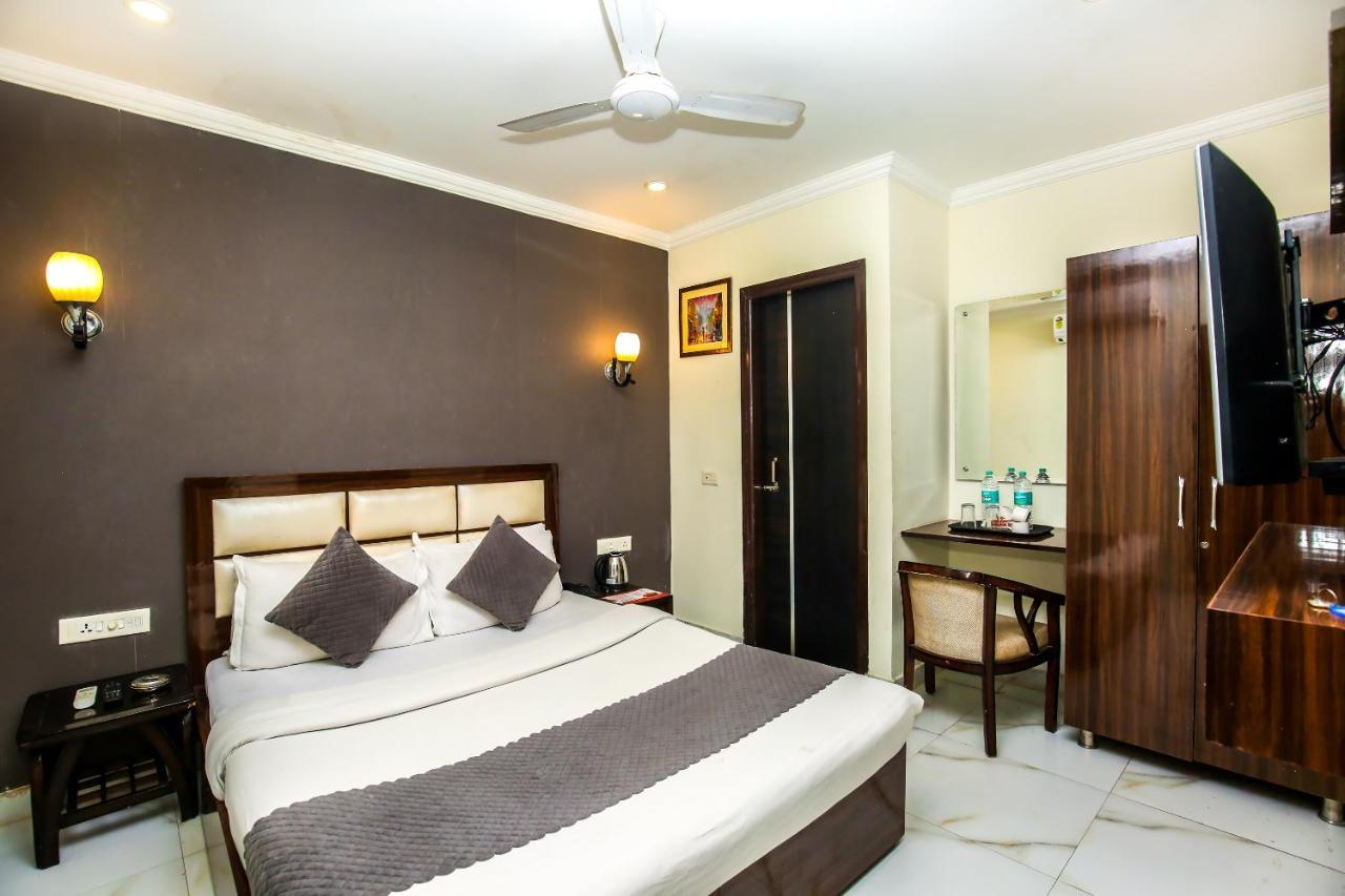 Hotel Wisteria -Main Highway Hotel Zirakpur Buitenkant foto