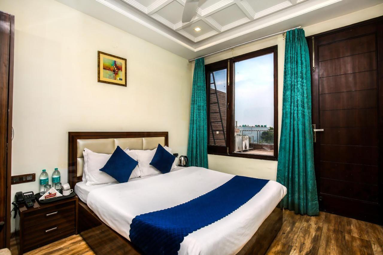 Hotel Wisteria -Main Highway Hotel Zirakpur Buitenkant foto