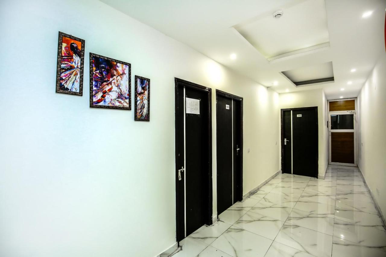 Hotel Wisteria -Main Highway Hotel Zirakpur Buitenkant foto