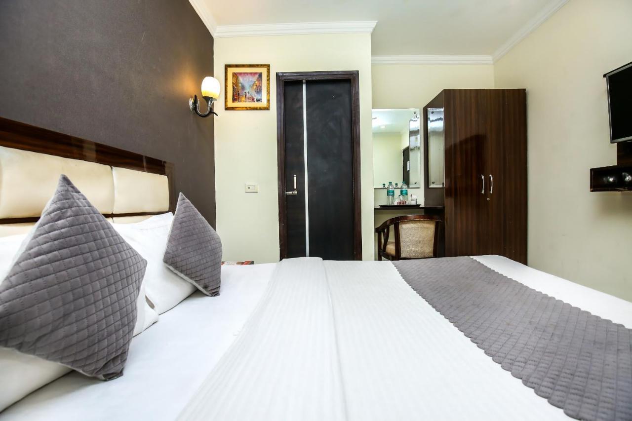 Hotel Wisteria -Main Highway Hotel Zirakpur Buitenkant foto