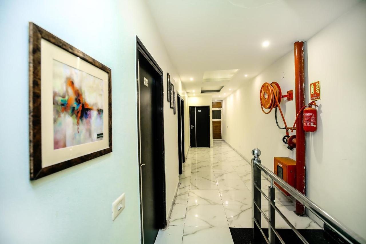 Hotel Wisteria -Main Highway Hotel Zirakpur Buitenkant foto